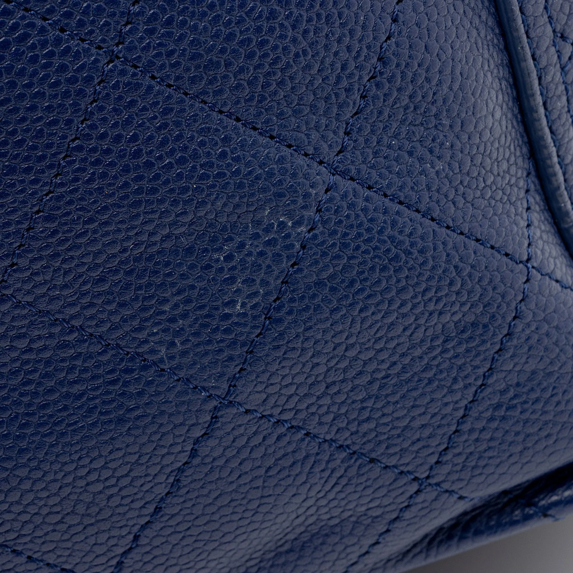 Chanel Caviar Leather CC Medium Pocket Hobo (SHF-FN0TcF)